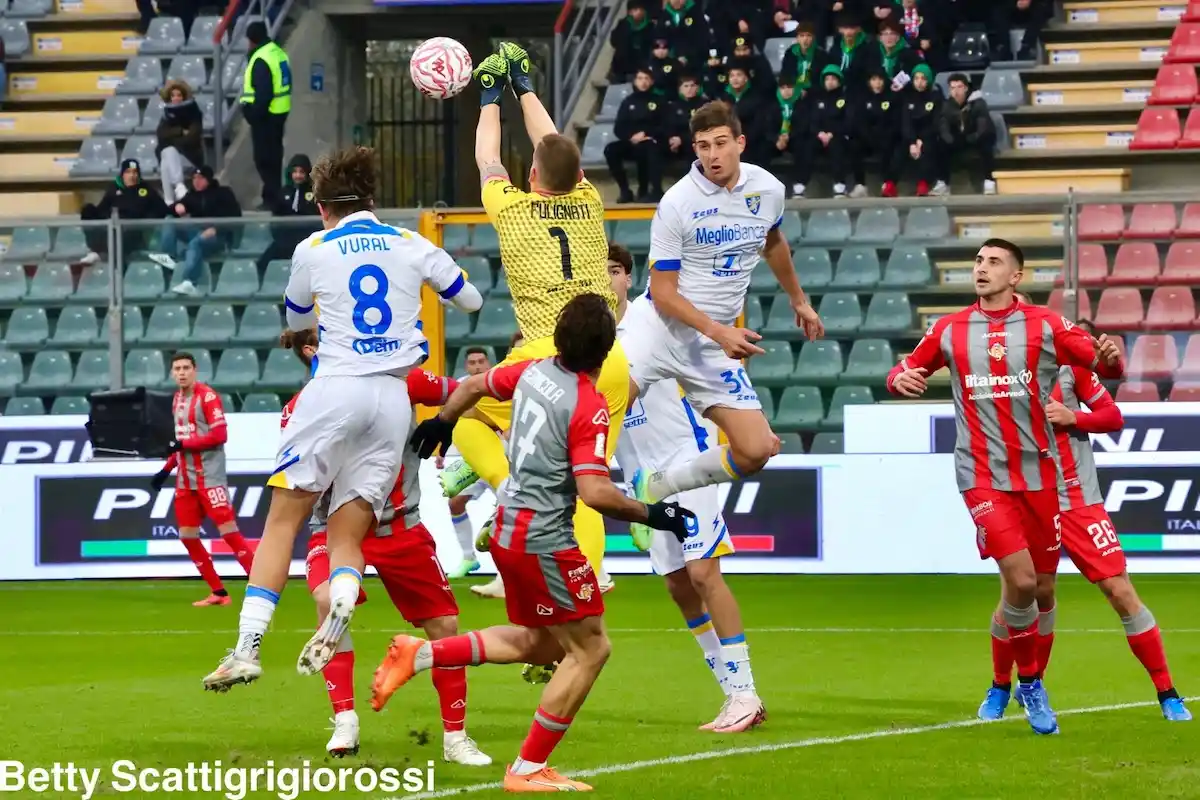 Cremonese - Frosinone negli Scatti grigiorossi