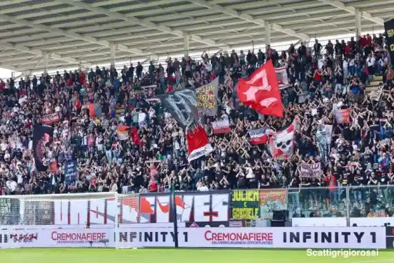 Click to enlarge image 532a6660.jpg