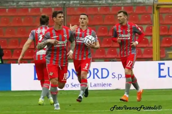 Click to enlarge image 10-dopo-rete-valeri-cremonese-pordenone-2-1-10-04-2021-_162.jpg