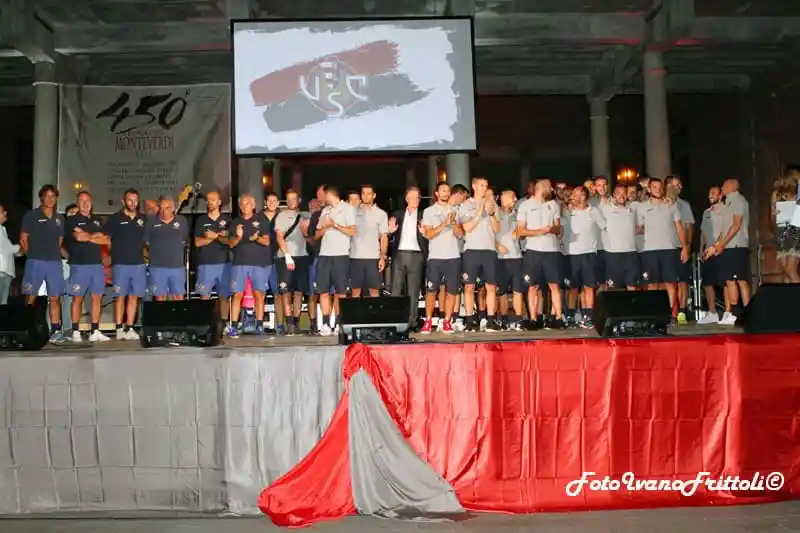 Cremonese in formazione: nell'attesa una riflessione sulla presentazione della squadra