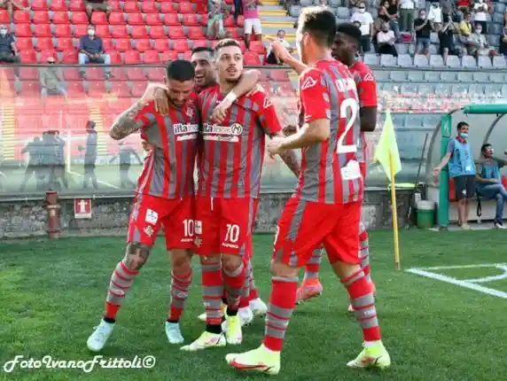 Click to enlarge image buonaiuto-festeggaito-dopo-rete-cremonese-cittadella-2-0-19-sett-2021-_019.jpg