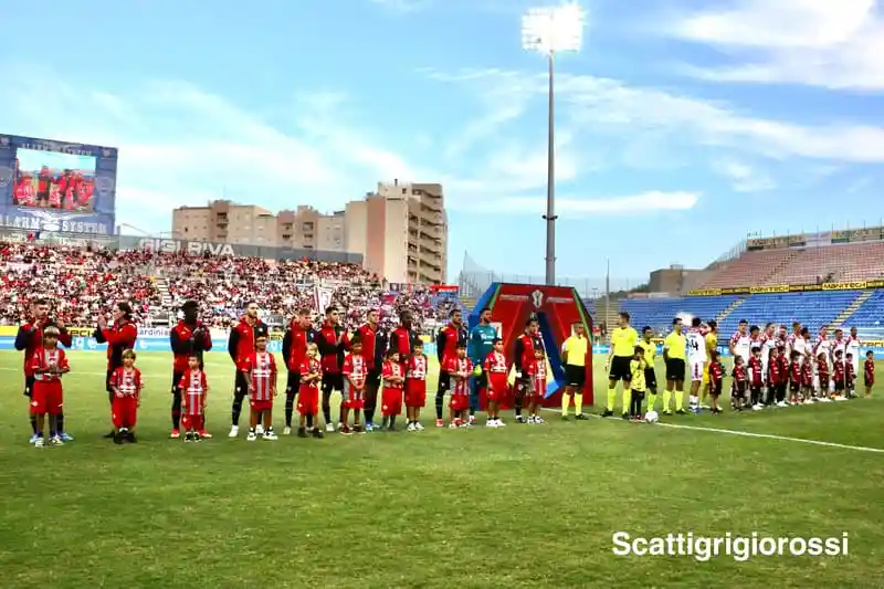 Cagliari-Cremonese negli Scatti Grigiorossi