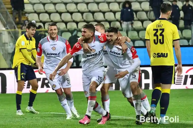 Modena-Cremonese negli Scatti Grigiorossi