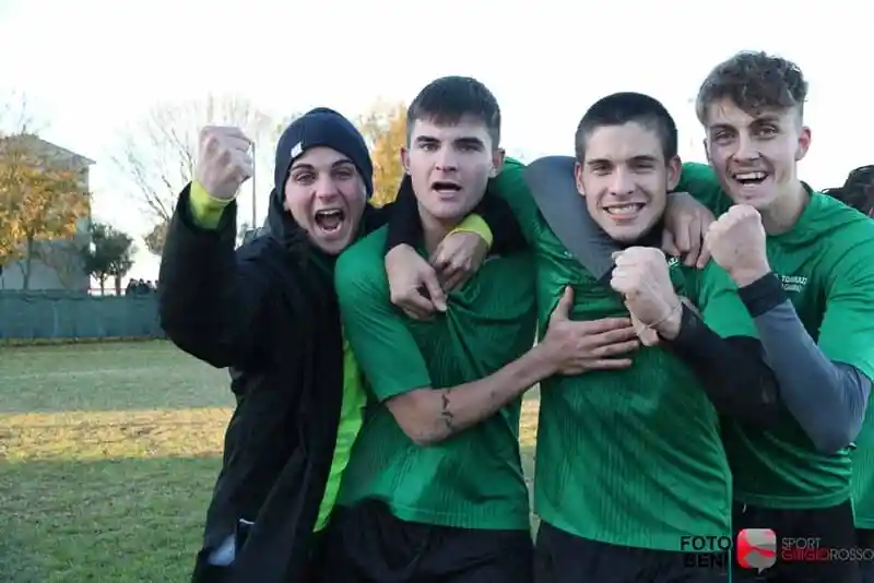 Persicodosimo    TorrazzoMalagnino. 2-2 nelle foto di Beni
