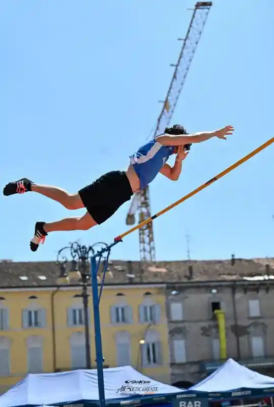 Salto in lungo, alla notturna di Bologna primati personali per Ilaria Zaniboni e Anna Miglioli della Cremona Sportiva