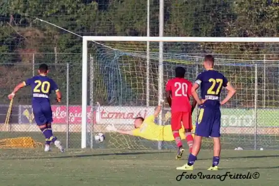 Click to enlarge image 4-ret-rigore-pccoli-hellasverona-cremonese-4-3-amich-30-07-22-_254.jpg