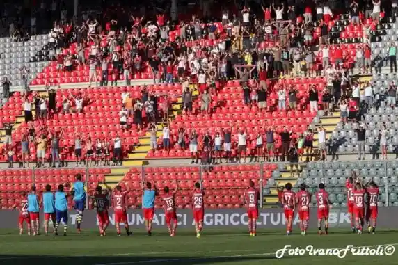 Click to enlarge image saluti-ai-distinti-cremonese-cittadella-2-0-12-09-2021-_475.jpg
