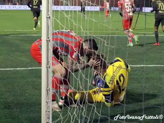 Click to enlarge image 2-valeri-dopo-rigore-parato-cremonese-l-vicenza-0-0-221-febbraio-2022-_017.jpg