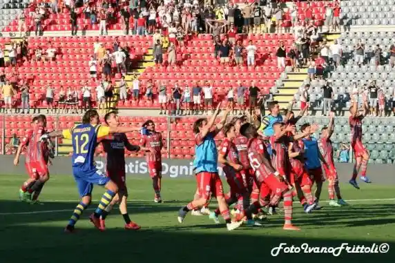Click to enlarge image fine-gara-saluti-curva-cremonese-cittadella-2-0-19-sett-2021-_065.jpg