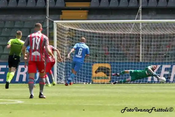 Click to enlarge image parata-fiorillo-cremonese-pescara-3-0-07-05-21-_088.jpg