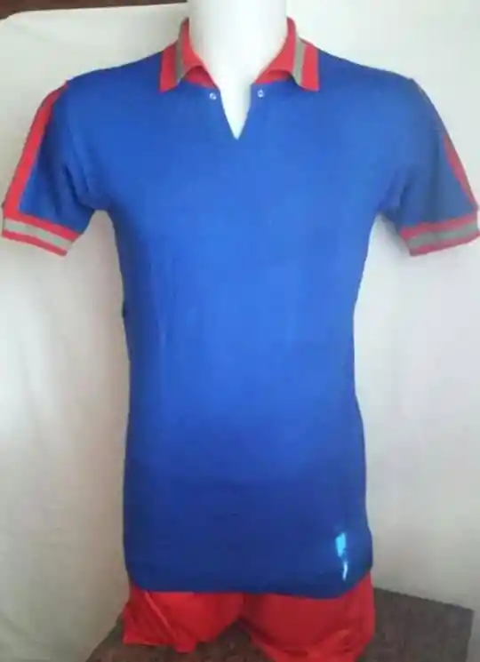 La seconda maglia stagione 1977/1978 (Fonte: pagina Facebook Valorose Vestigia Grigiorosse)