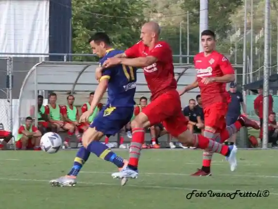 Click to enlarge image 18-chiriches-blocca-lasagna-hellasverona-cremonese-4-3-amich-30-07-22-_130.jpg