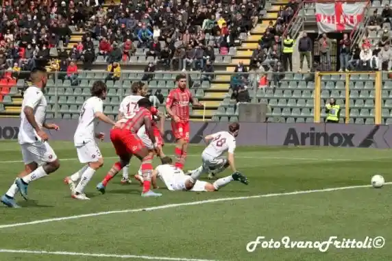 Click to enlarge image 1-rete-ciofani-nascosto-cremonese-reggina-1-1-02-aprile-2022-_047.jpg