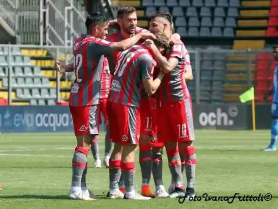 Click to enlarge image nardi-festeggiato-cremonese-pescara-3-0-07-05-21-_309.jpg