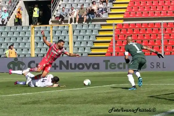 Click to enlarge image 7-Fallo.in-area-su-Ceravolo-Cremonese-Crotone-2-1-21-09-2019 133.JPG