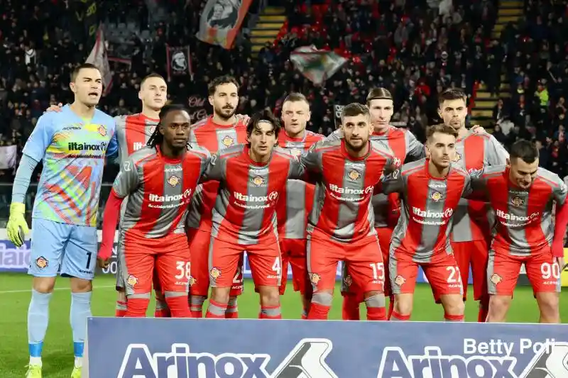 PAGELLONE Bonazzoli ritrova il gol e Djuric convince, Bianchetti e Vardy fuori al 45' e deludenti, squadra viva solo nella ripresa