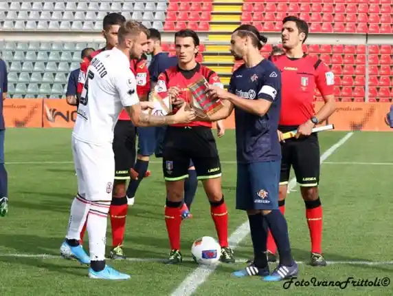 Click to enlarge image Cremonese-Pro-Vercelli-1-2-amich-12-10-19 065.JPG