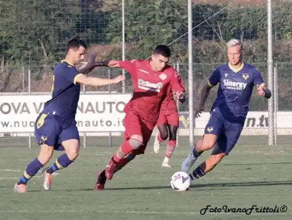 Click to enlarge image 25-vasquez-hellasverona-cremonese-4-3-amich-30-07-22-_238.jpg