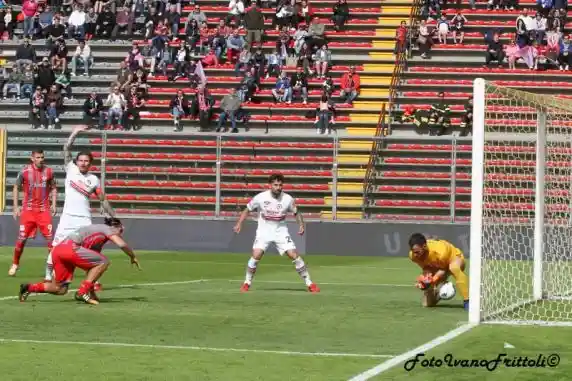 Click to enlarge image 1-rete-Arini-pallone-sfugge-Leali-Cremonese-Foggia-1-0-28-04-19- 226.JPG