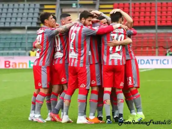 Click to enlarge image 11-dopo-rete-strizzolo-cremonese-pordenone-2-1-10-04-2021-_259.jpg