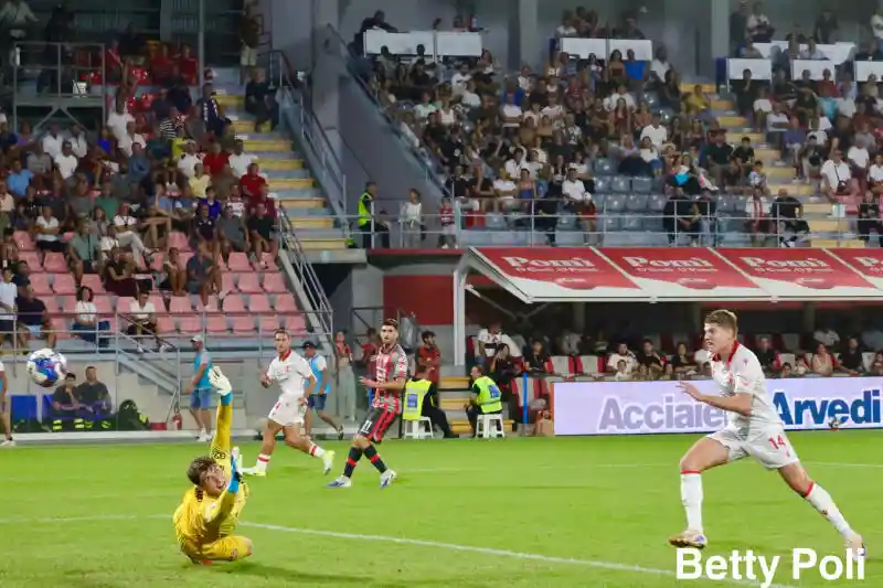 Il gol della bandiera del Padova siglato da Marco Pompetti