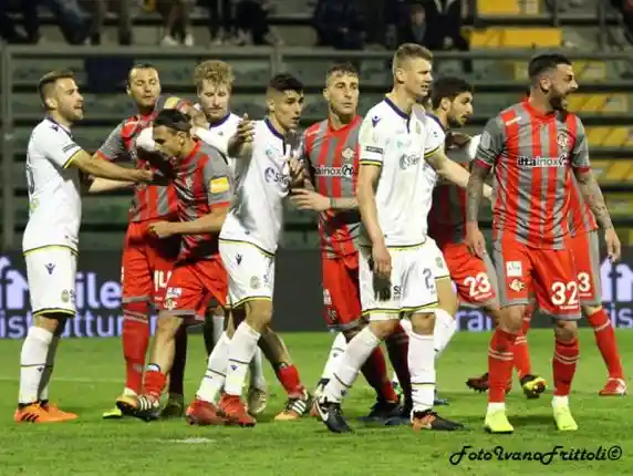 Click to enlarge image Cremonese-HellasVerona-1-1-29-03-19- 235.JPG