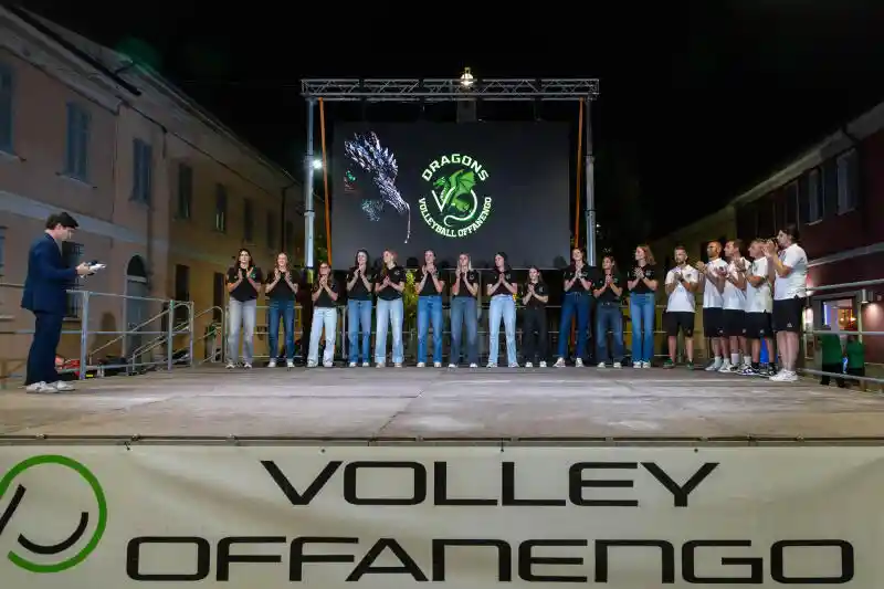 Dragons Volley Offanengo, l'abbraccio degli offanenghesi