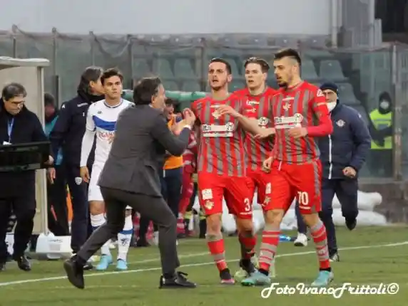 Click to enlarge image 2_esultanza-rete-di-carmine-cremonese-brescia-2-1-05-03-2022-_554.jpg