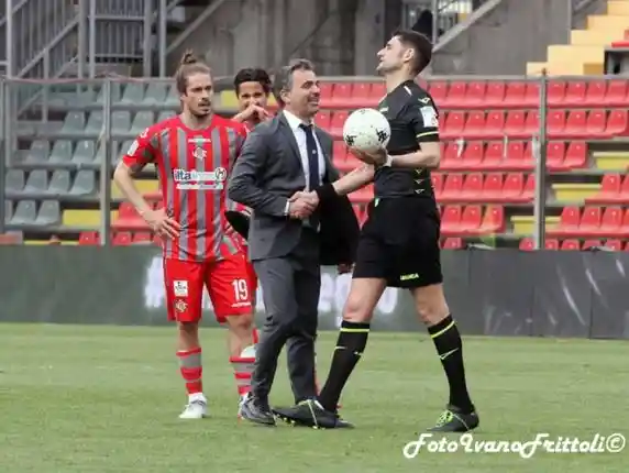 Click to enlarge image 4-fine-gara-pecchia-e-arbitro-cremonese-reggina-1-1-02-04-2022-_606.jpg