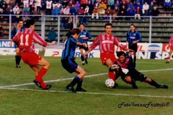 Click to enlarge image 14-cremonese-inter-0_1-uscita-zenga-05_01_1992-.jpg