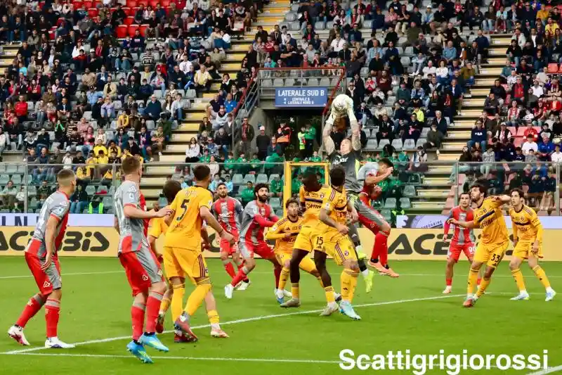 Cremonese a Udine quando non si sa (Lega Calcio serie A campioni di malagestione), poi Como allo Zini
