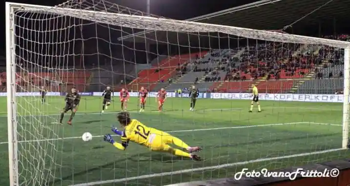 Click to enlarge image 1-rigore-paratro-carnesecchi-cremonese-l-vicenza-0-0-221-febbraio-2022-_013.jpg