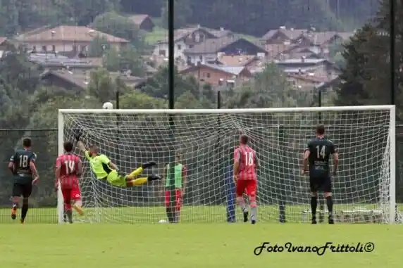 Click to enlarge image alfonso-controlla-cremonese-feralpi-2-1-amich-pinzolo-31-07-21-_351.jpg