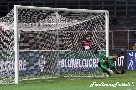 Click to enlarge image 3-rigore-rete-di-carmine-como-cremonese-1-2-06-05-2022-_198.jpg