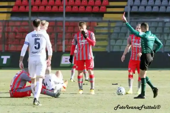 Click to enlarge image 2-espulso-ravanelli-cremonese-lecce-1-2-13-02-2021_396.jpg